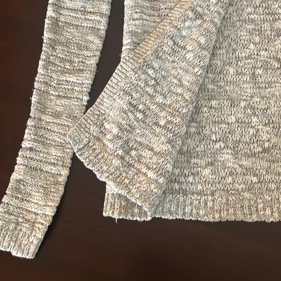 Gilly Hicks sweater with hood - Picture 6 of 8